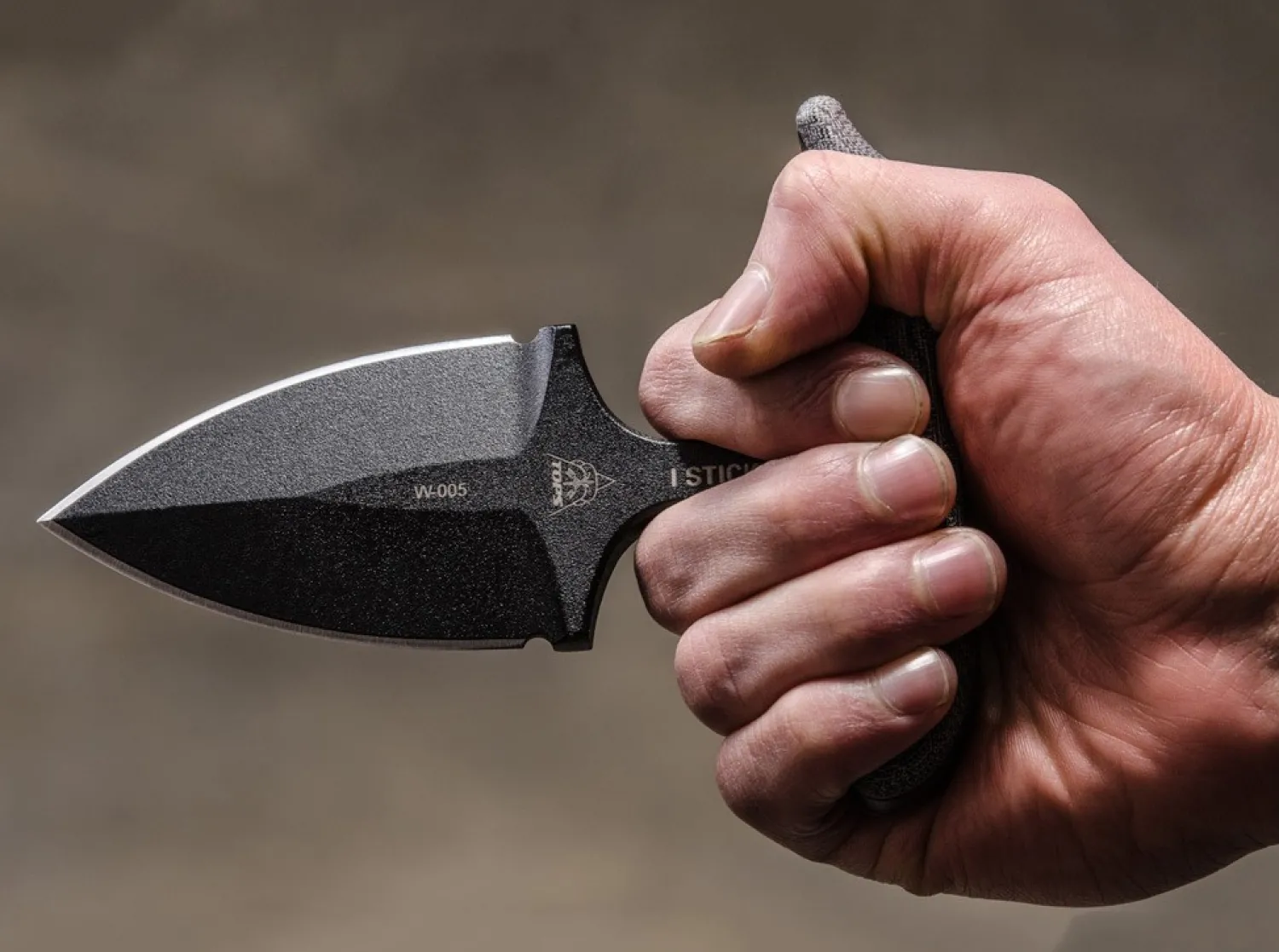 I Stick>TOPS Knives Outlet