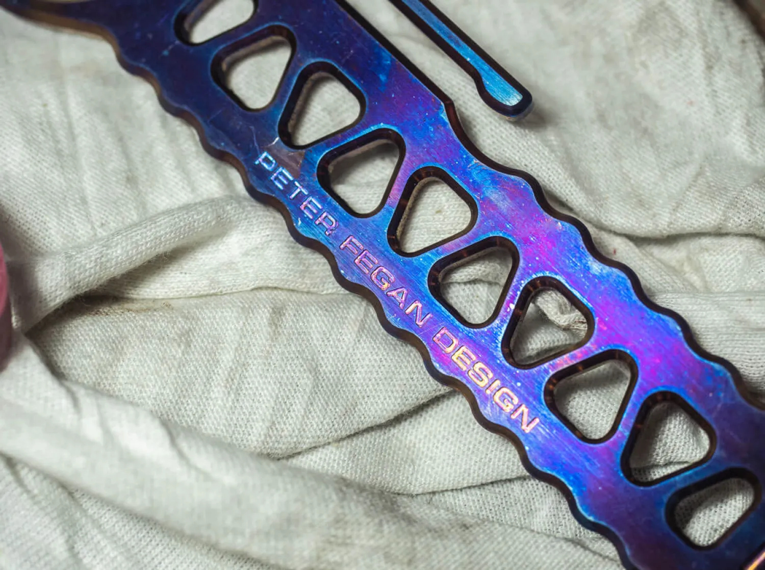 Tango Bar Titanium>Böker Plus Hot