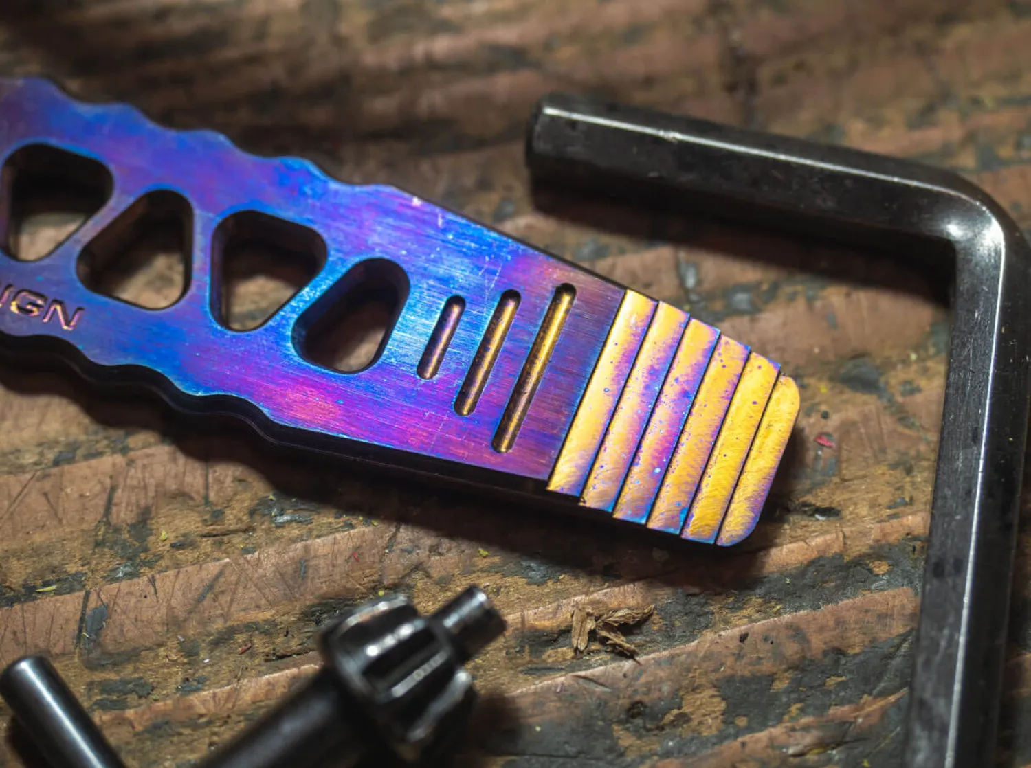 Tango Bar Titanium>Böker Plus Hot